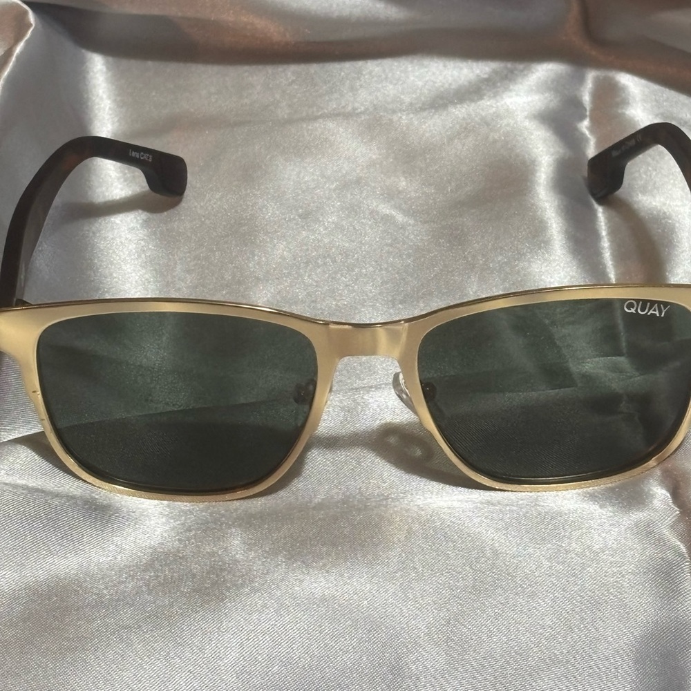 Quay Austrailia Monte Carlo Sunglassess Gold & Matte Tortoise Shell w/Cl…